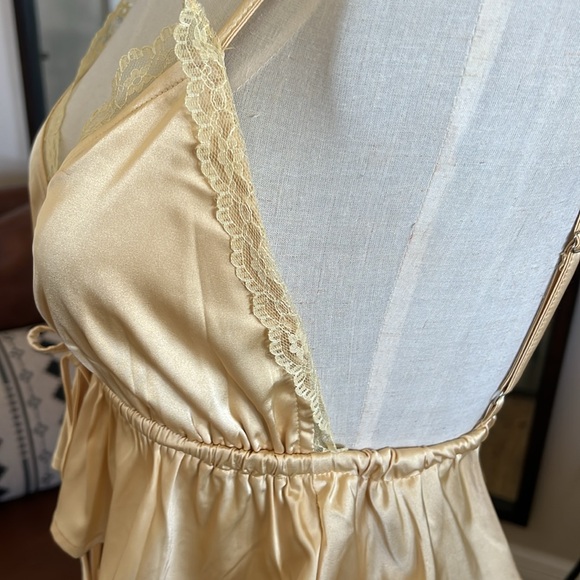 *New* Satin Lace Set - Picture 3 of 6